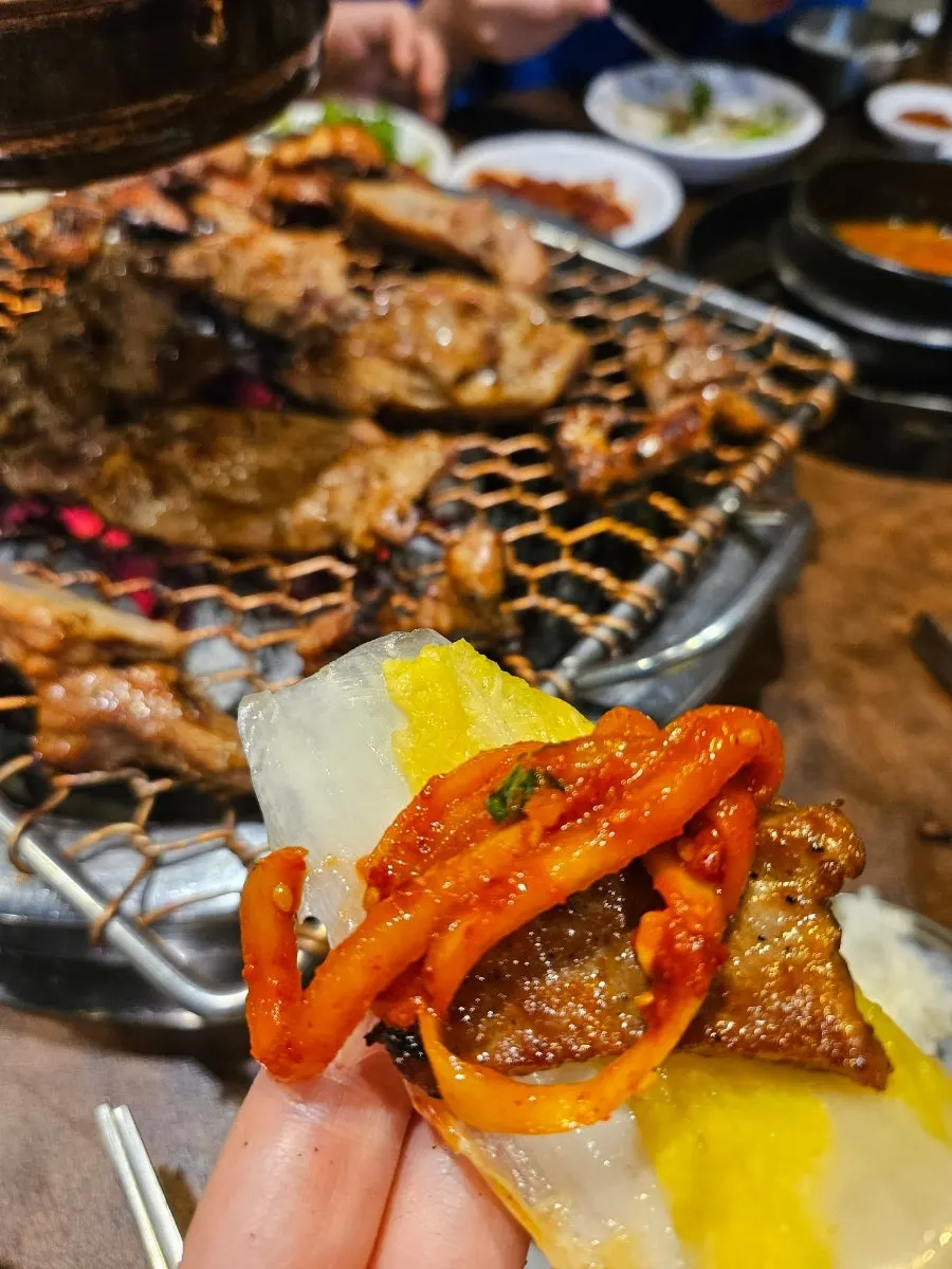 보쌈처럼 절인 알배기와 무김치 반찬