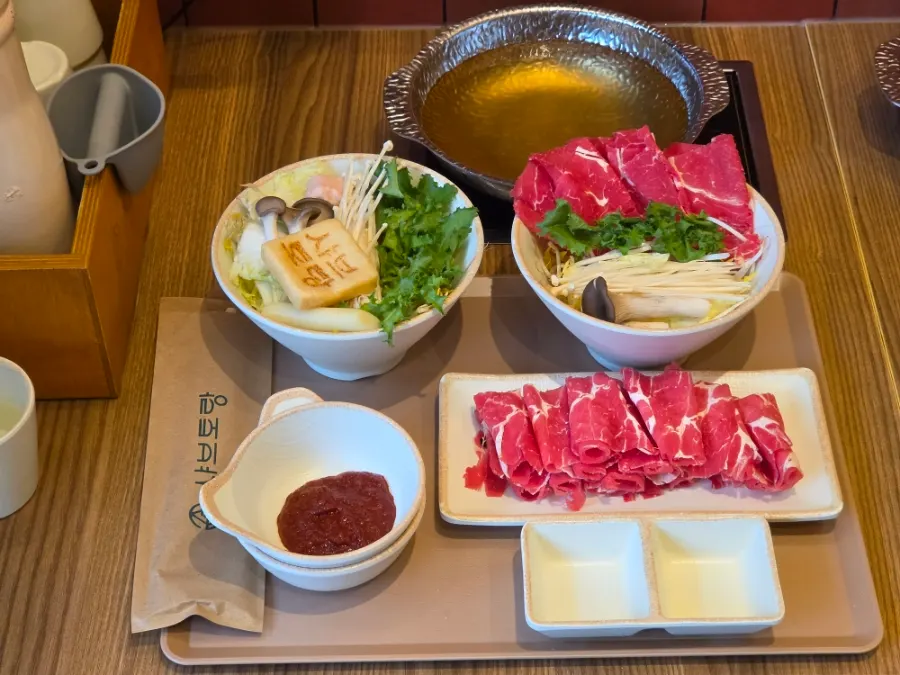 Spicy shabu-shabu broth and seasoning sauce, 90g beef chuck