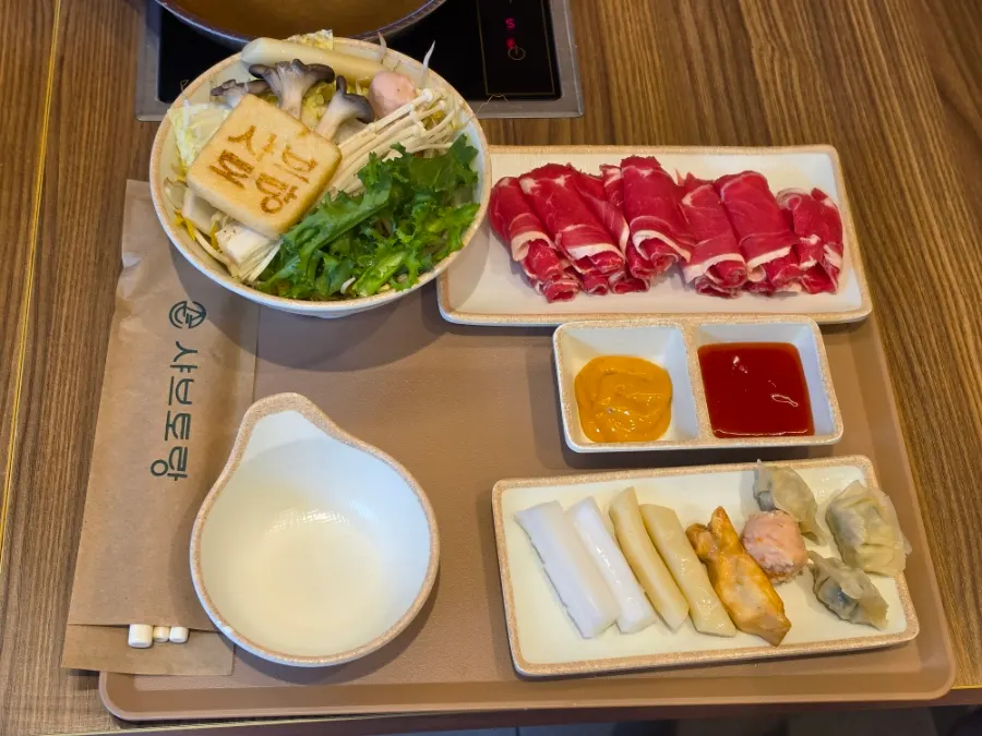 ₩7,900 basic shabu-shabu set with assorted toppings