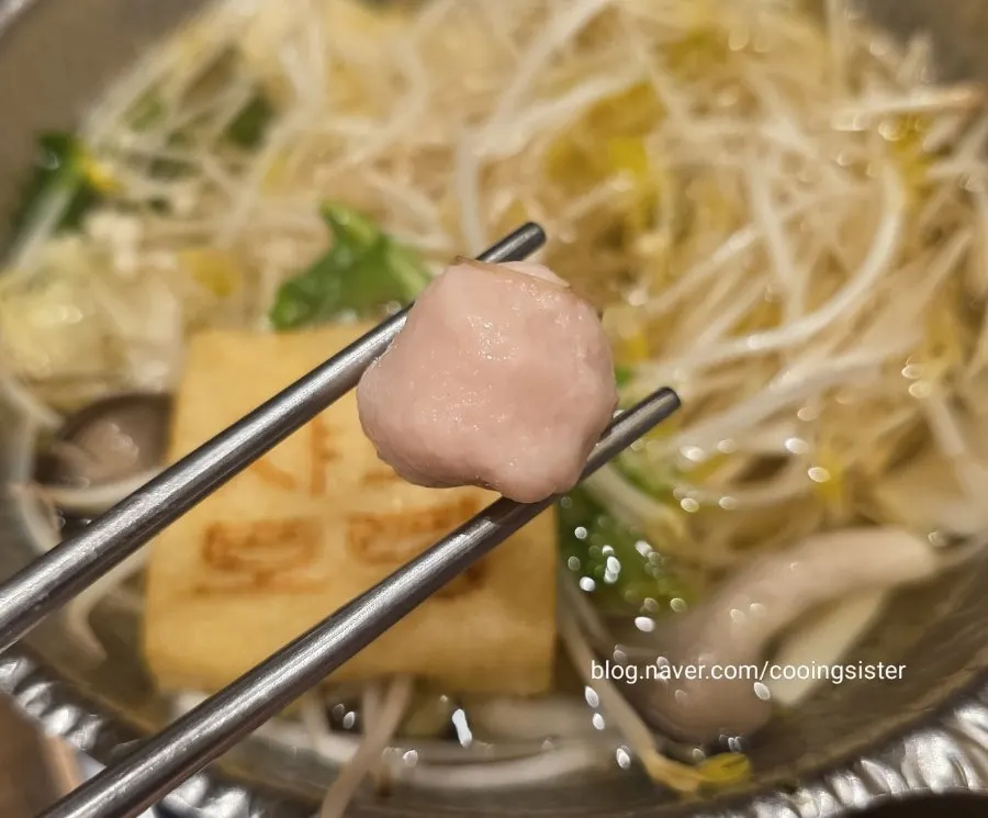 Blanching vegetables in the broth