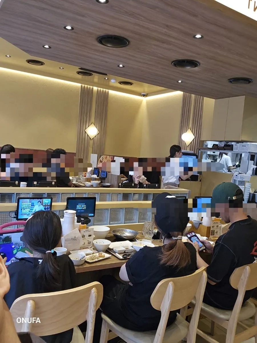 밝고 깔끔한 샤브토랑 장안직영점 매장 내부