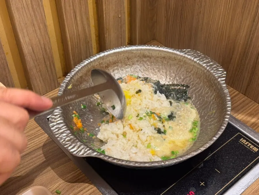 Carne del shabu mojada en salsa