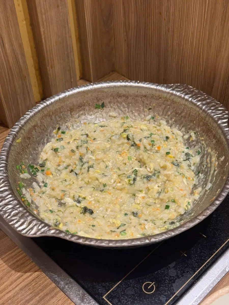 Cucharada del risotto picante y cremoso de buldak
