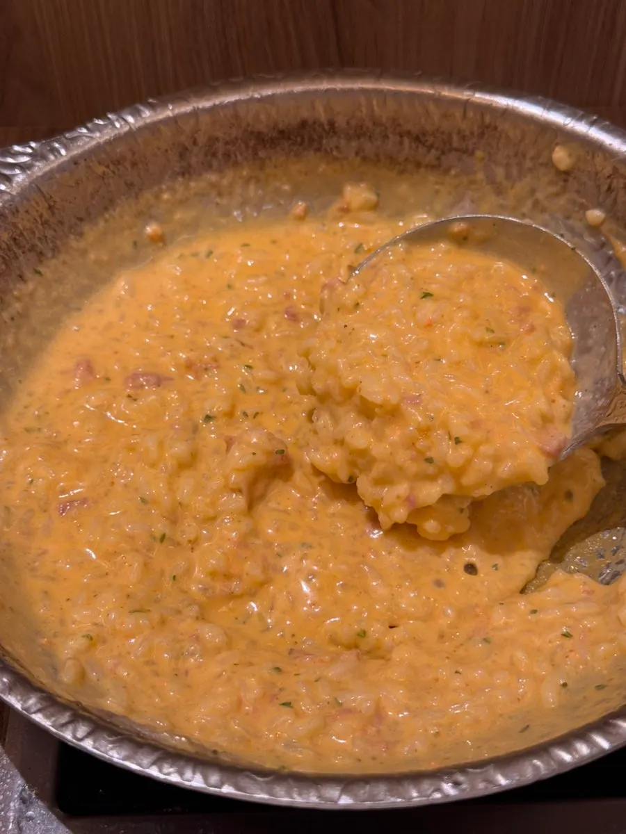 Olla preparando el juk de huevo