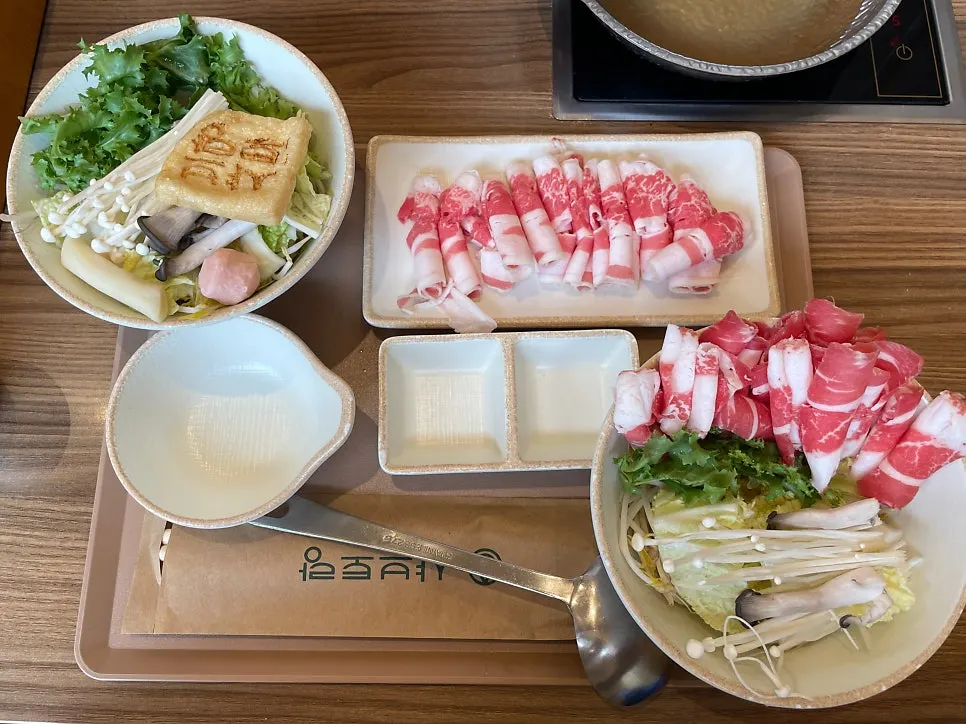 ₩7,900 solo shabu-shabu spread with beef belly
