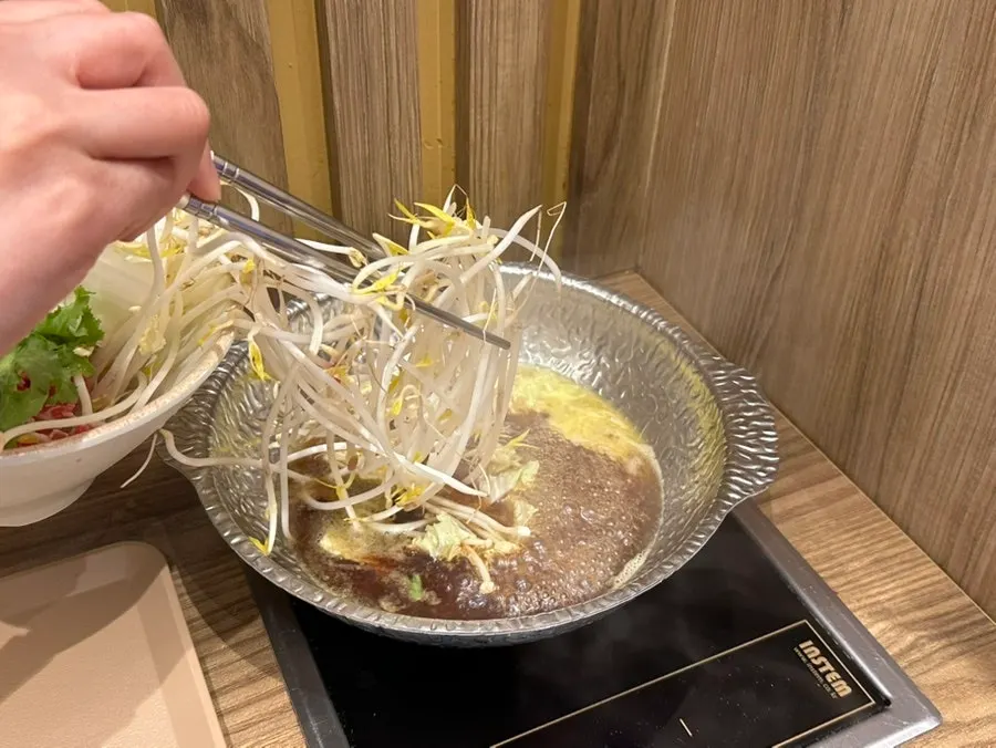 Soy-sauce-based sukiyaki pot