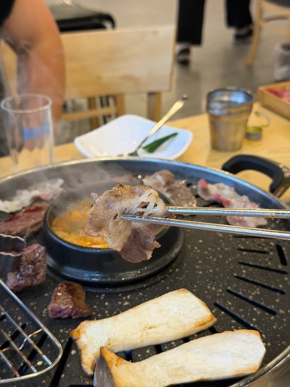 Self-service side dishes to eat with beef