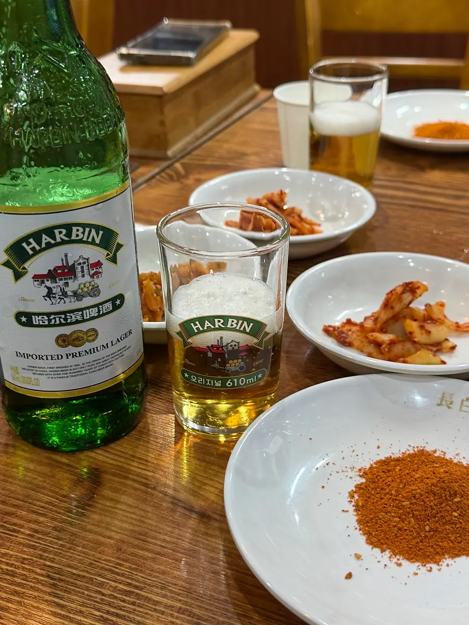 쯔란을 곁들인 양꼬치 상차림