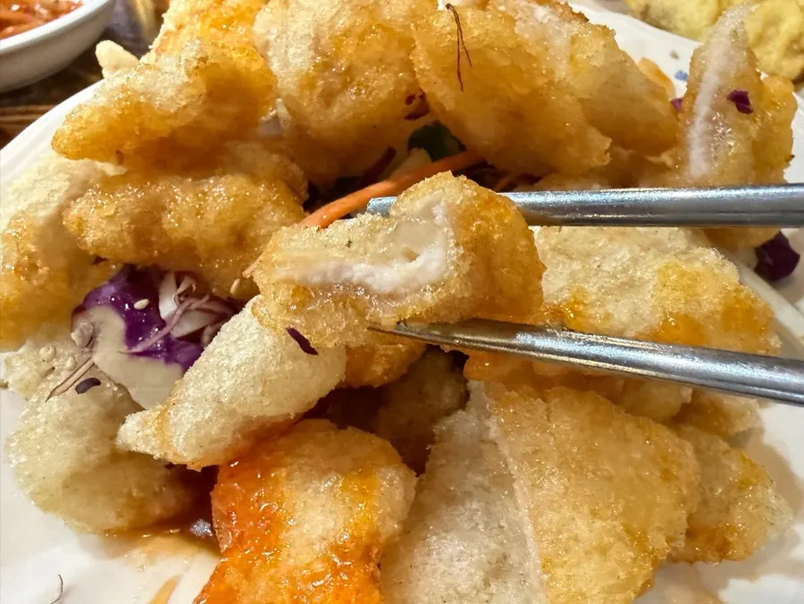 Guobaorou-style sweet and sour pork served at the table
