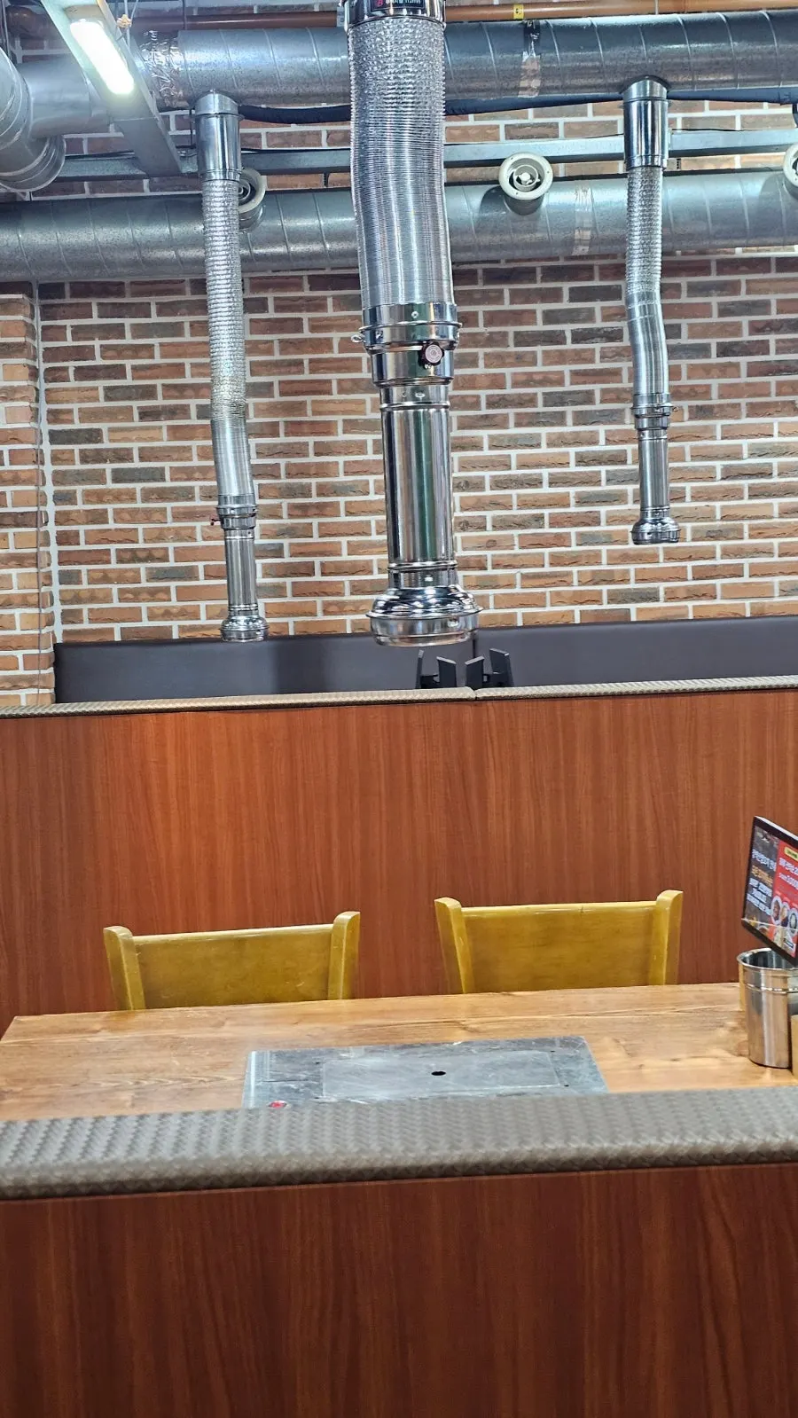 Jangbaeksan Yangkkochi Songjeong, a lamb skewer restaurant near Songjeong Station