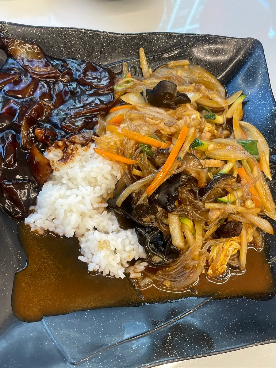The first dish served at Jangchunhyang, japchaebap