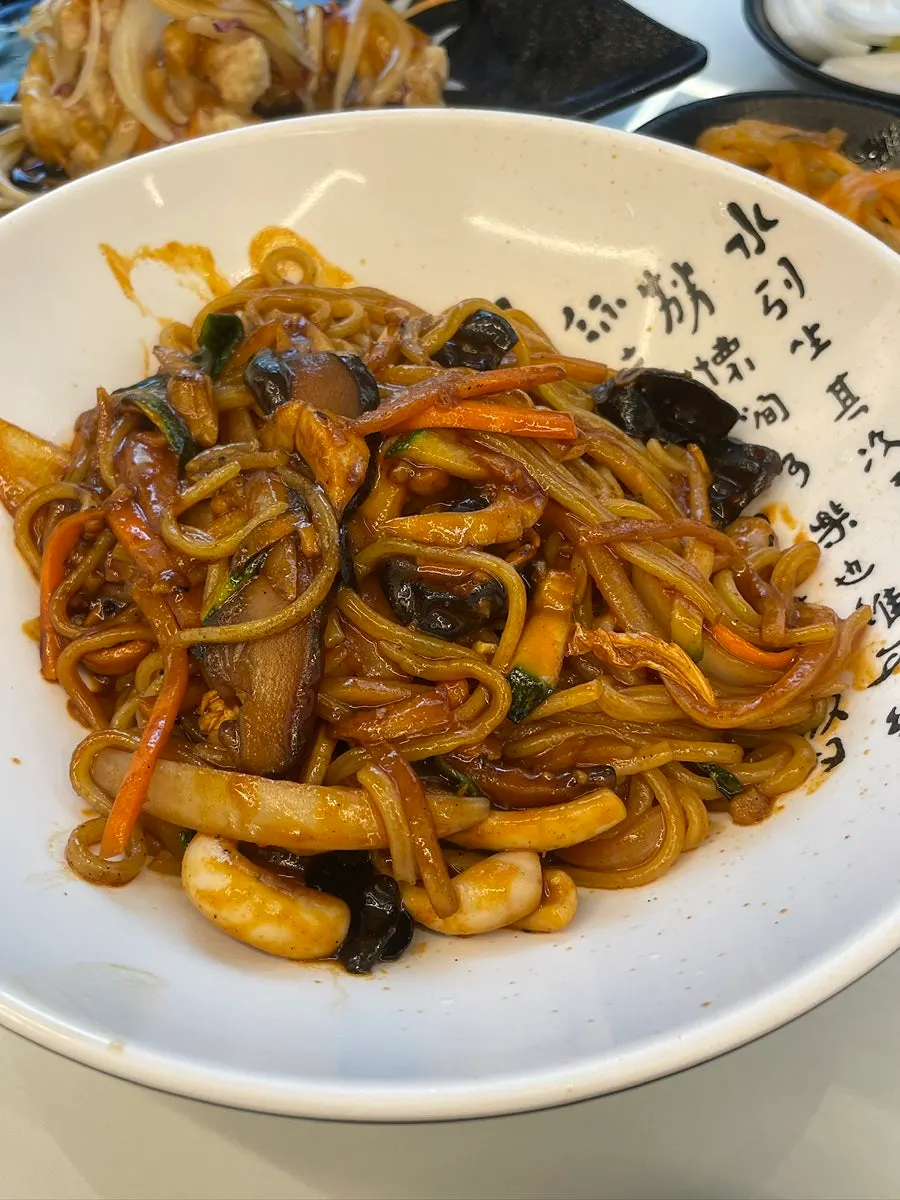 Photo of a meal of familiar Chinese dishes at Jangchunhyang