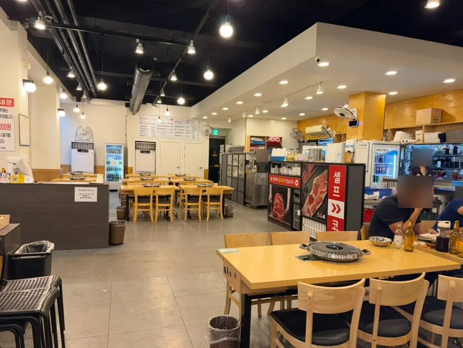 Restaurant interior suitable for group gatherings