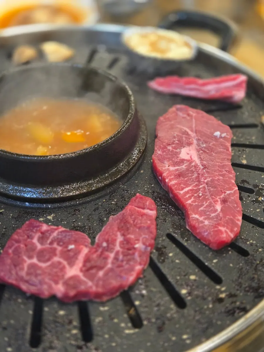 차돌을 넣어 끓인 차돌된장찌개