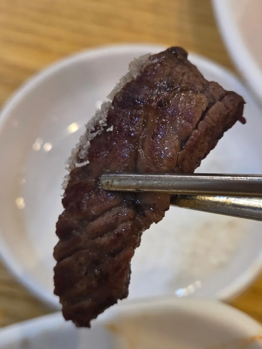 가스불에 빠르게 익는 소고기