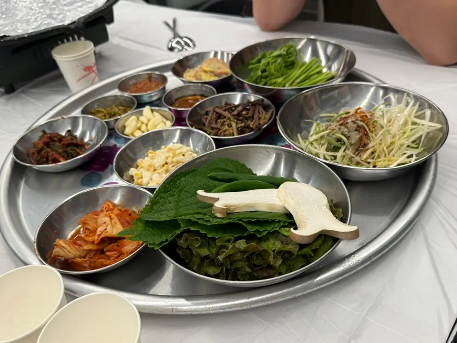 Lettuce, perilla leaves, green onion kimchi, and macaroni salad