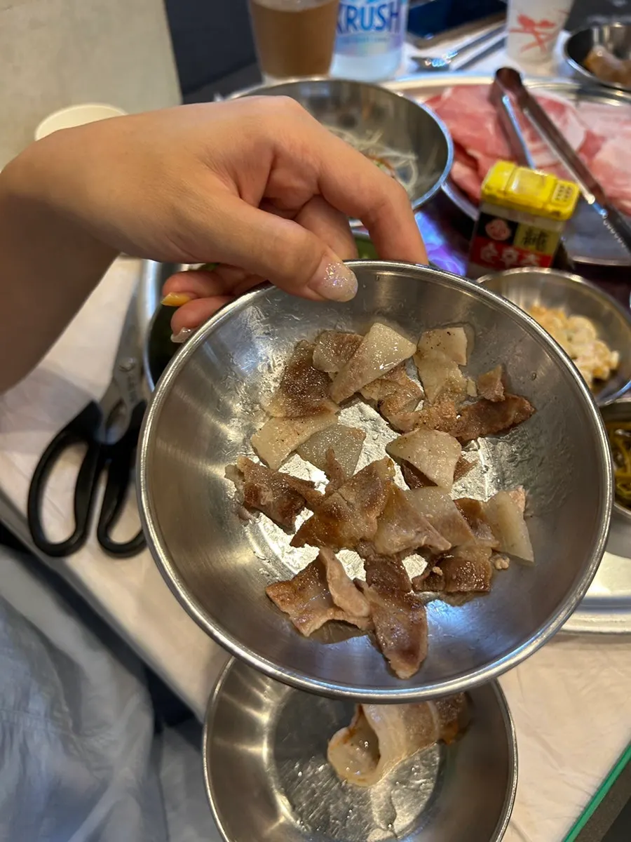Thin frozen samgyeopsal seasoned with pepper as it cooks