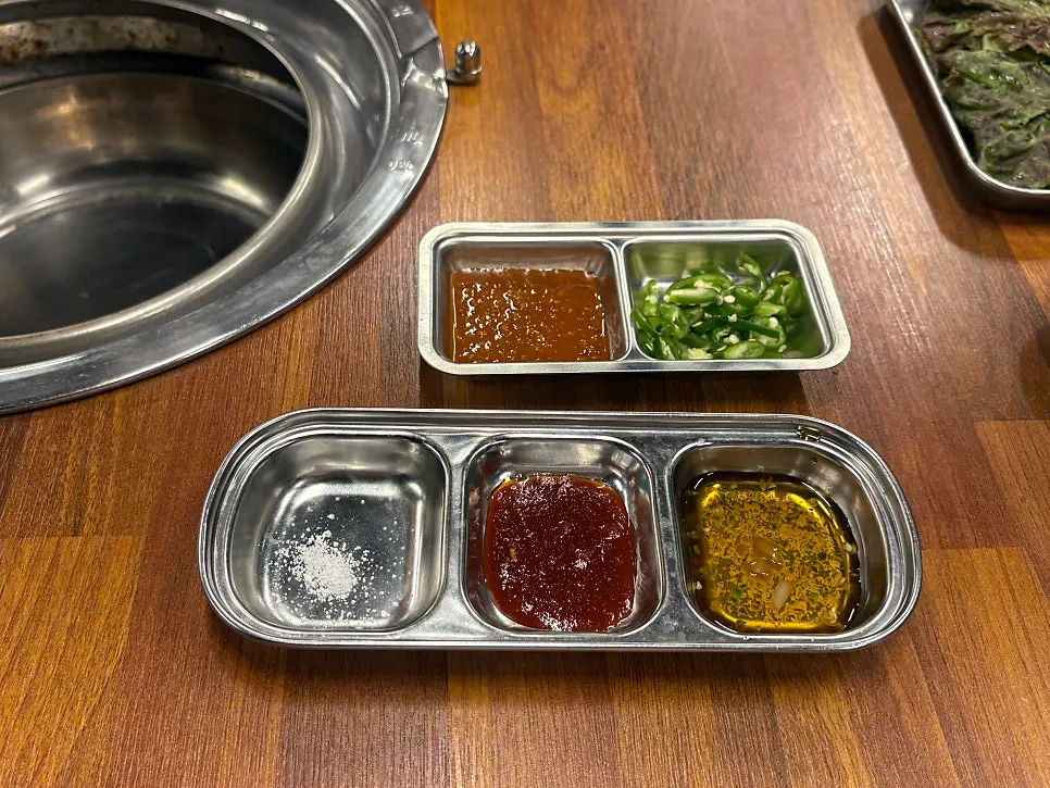 Full spread of basic side dishes at Jowatso