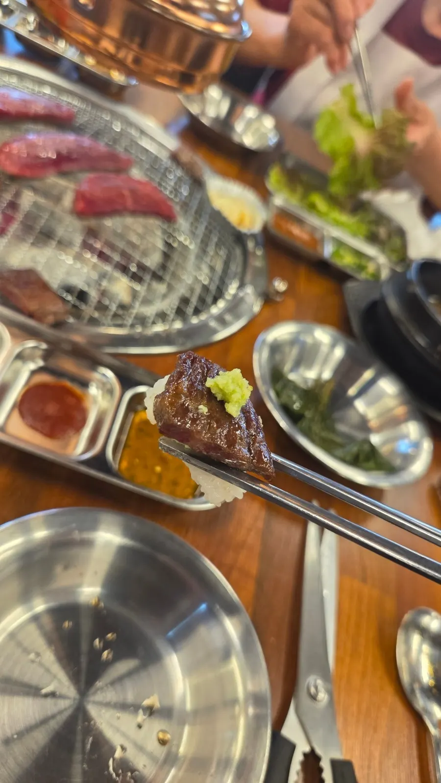 Rapeseed honey-marinated beef and cold buckwheat noodles at Jowatso in Icheon Janghowon