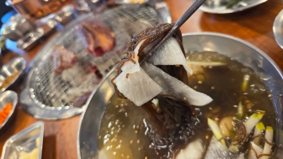 Cold buckwheat noodles with vinegar and mustard