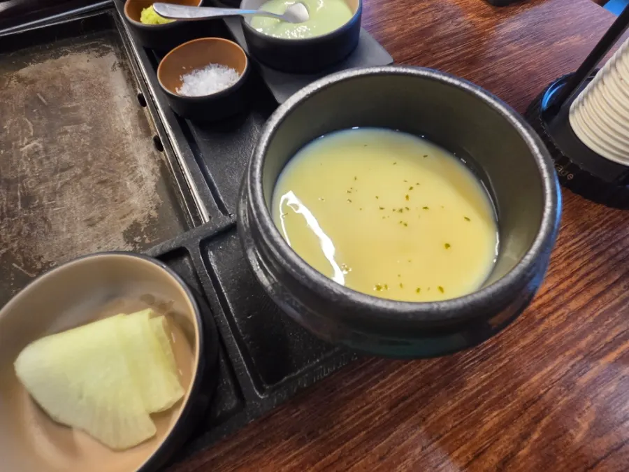 파채와 샐러드, 정갈한 밑반찬