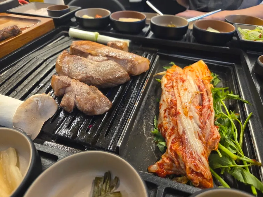 삼겹살과 함께 주문한 물냉면