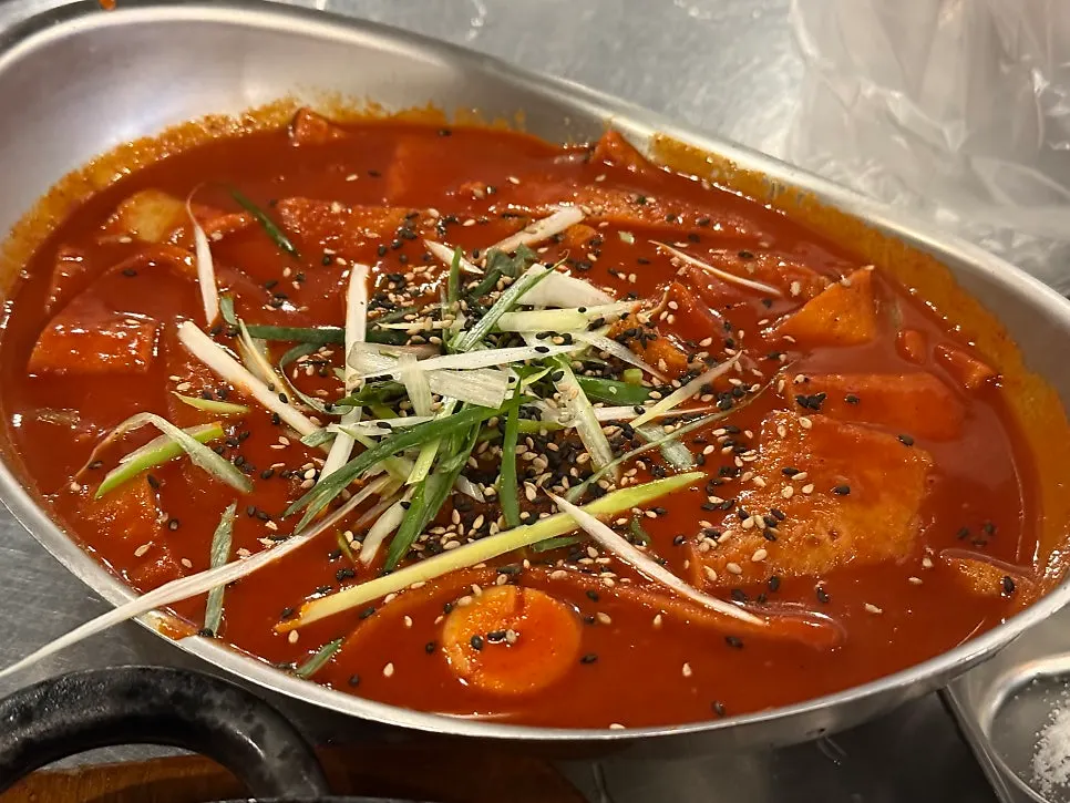 닭 기름과 육즙이 밴 고소한 한방누룽지