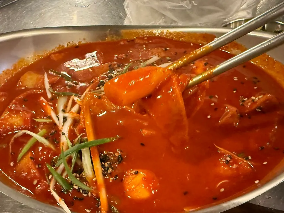 사이드로 주문한 매운수제떡볶이