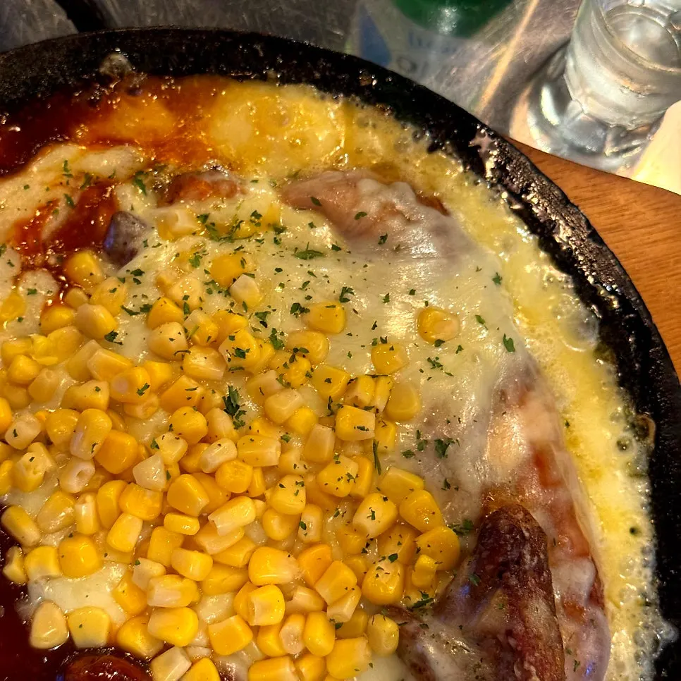 Hanbang nurungji chicken topped with seasoning and cheese
