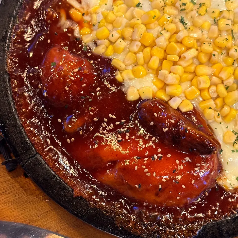 Half corn-cheese, half seasoned chicken served on a hot stone plate