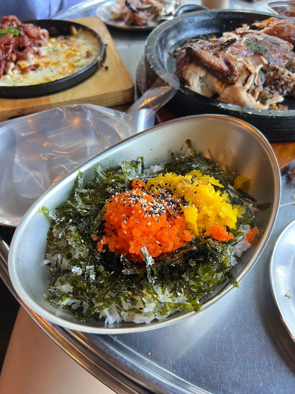 김가루와 날치알, 단무지가 올라간 주먹밥