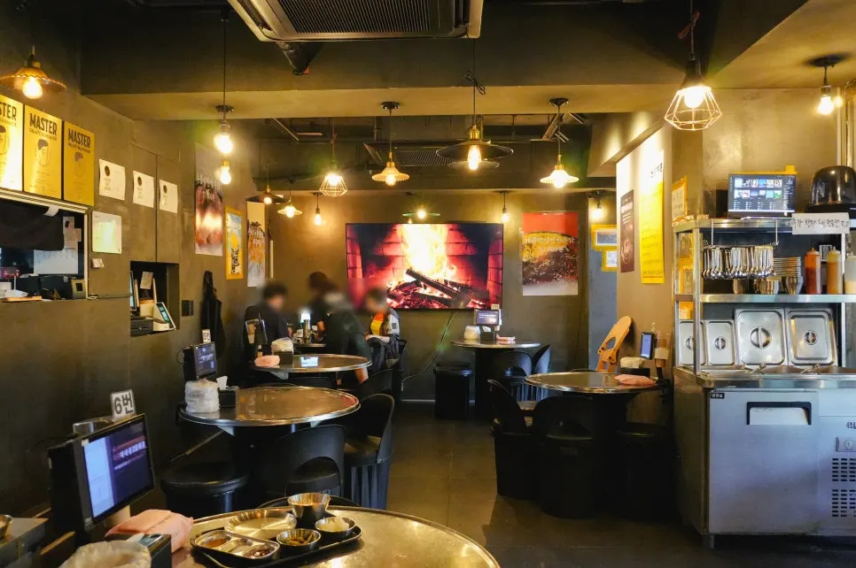 Seating at Jangjakgun Main Branch with an outdoor feel