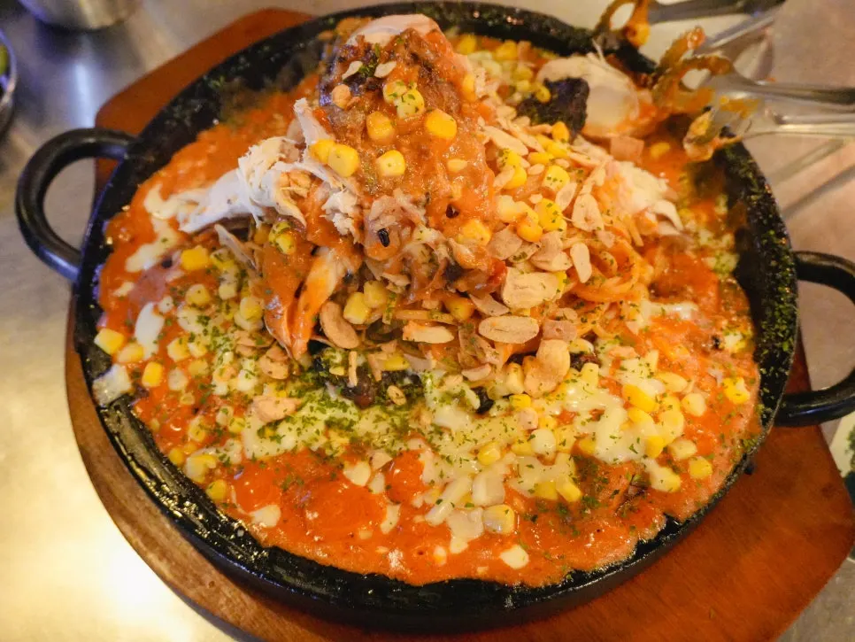 A steaming whole plate of rosé nurungji tongdak