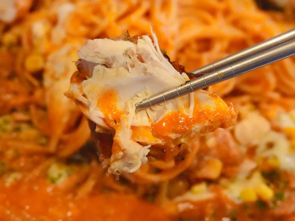Soft chicken breast coated in rosé sauce