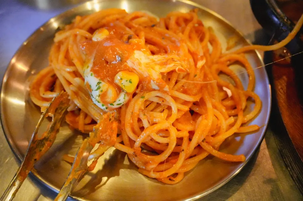 Rosé-sauce-soaked pasta noodles lifted up