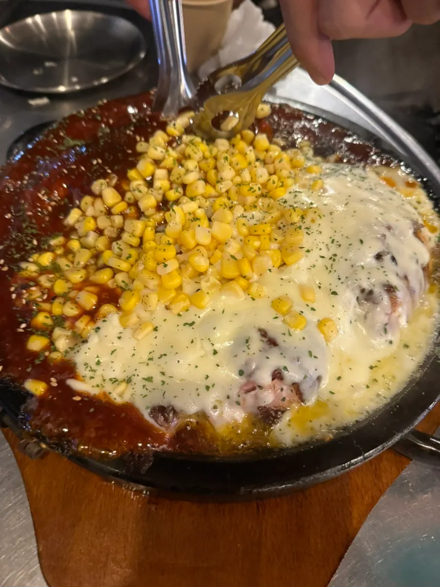 Sauced nurungji chicken topped with corn