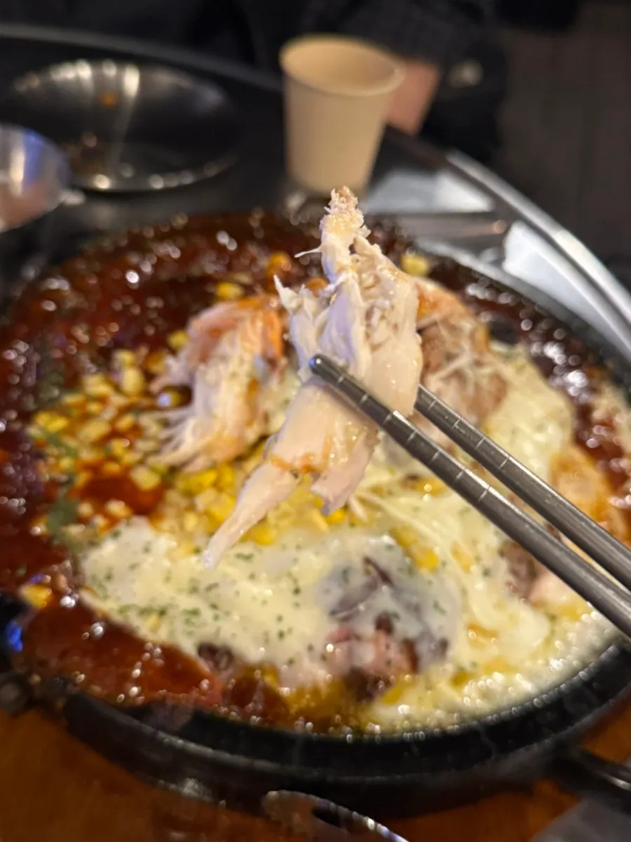 The crispy nurungji layered underneath the chicken