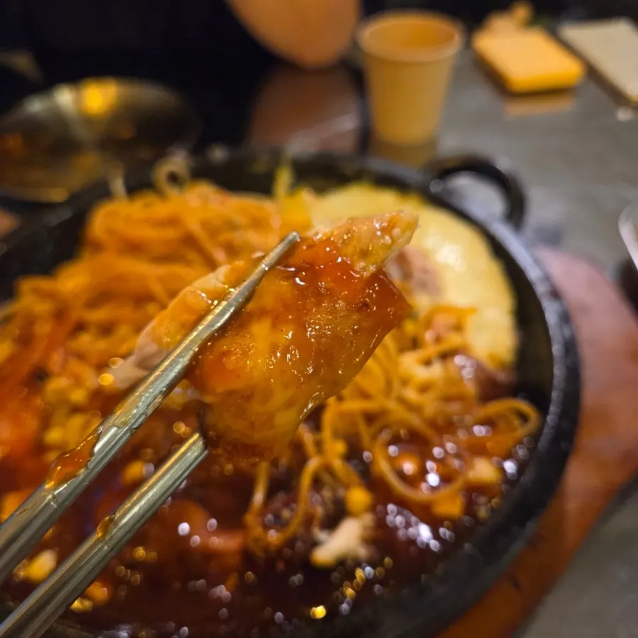 숟가락으로 떠먹는 바삭한 누룽지