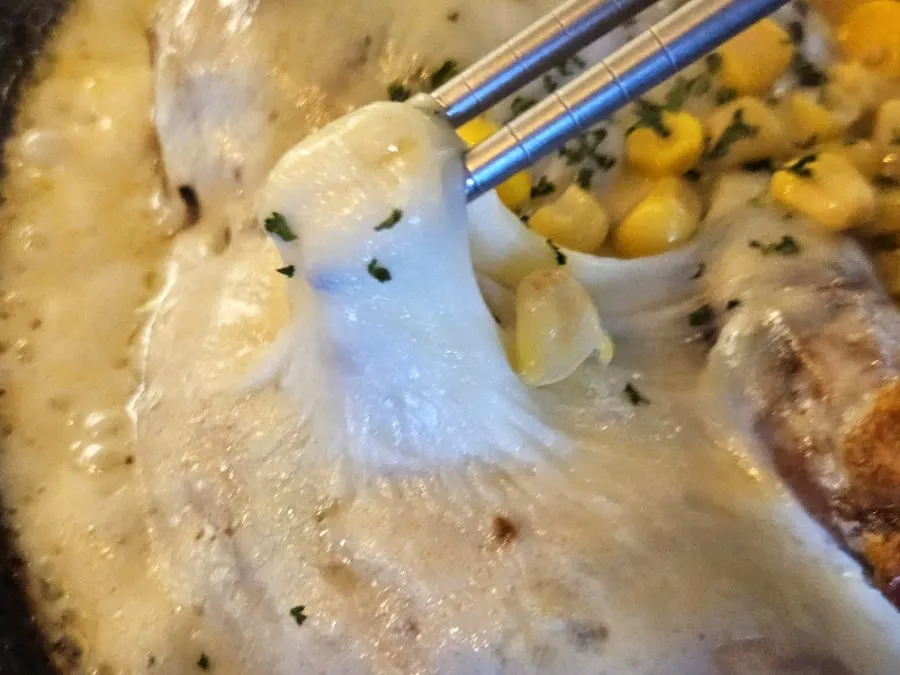 반반 누룽지통닭 클로즈업