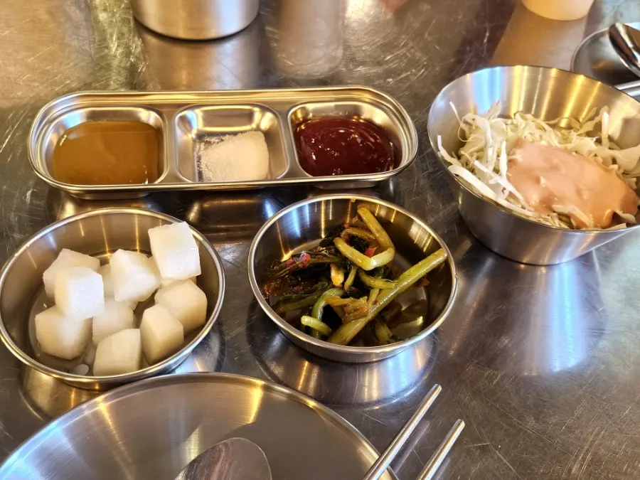 통닭과 함께 먹는 날치알주먹밥