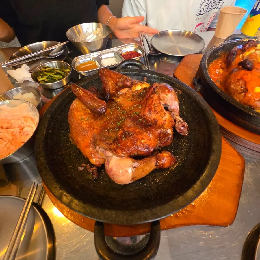 Herbal scorched-rice chicken with ginseng and jujube