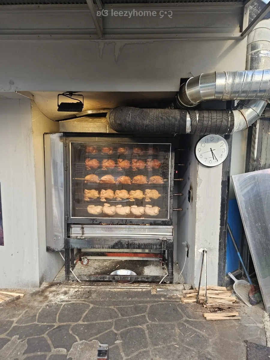 Vertical shot of the scorched-rice chicken stone plate spread