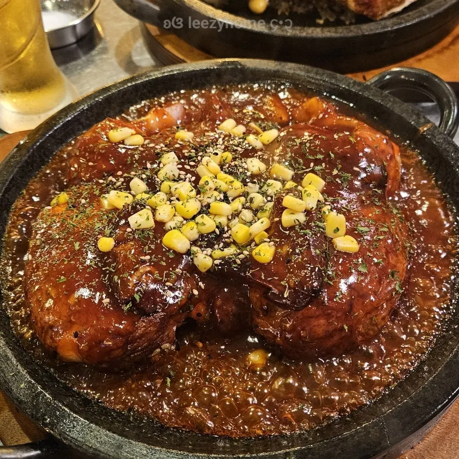 Comparing the herbal and spicy seasoned scorched-rice chickens