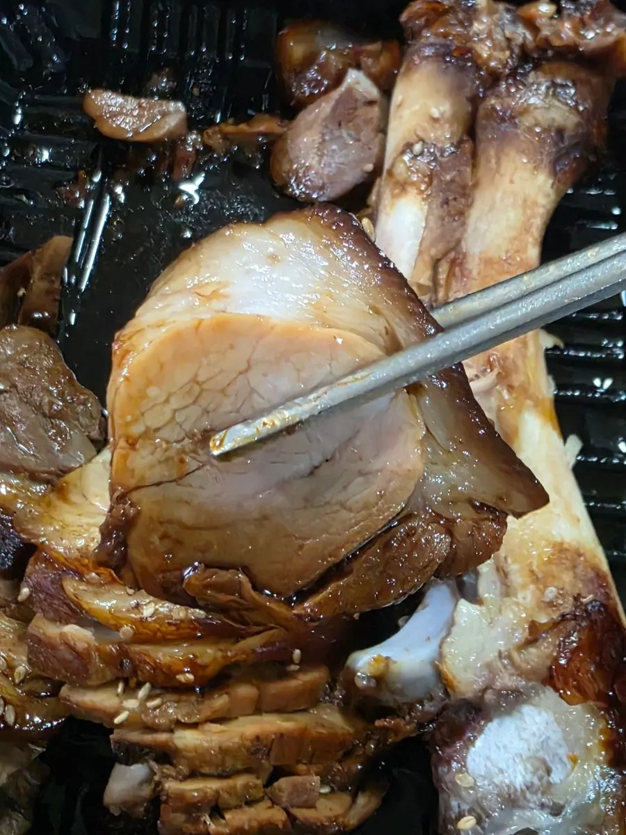 메밀 면발이 담긴 막국수 상차림