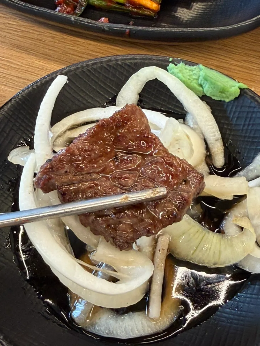 Galbitsal eaten with pickled onions