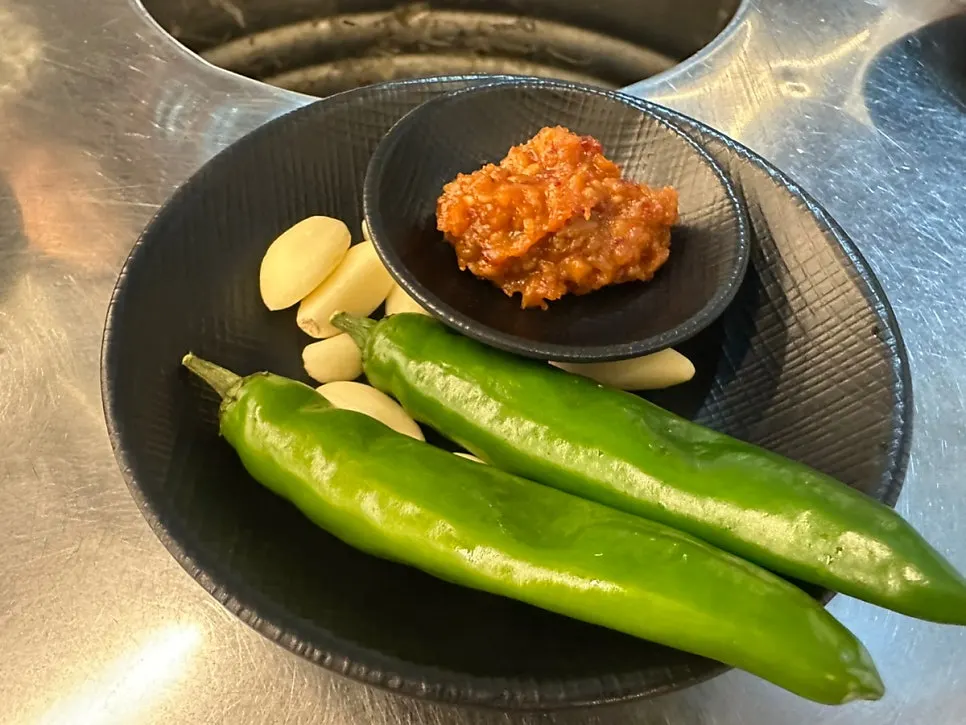 Plate of basic side dishes at Jangpro Hanwoo Galbitsal