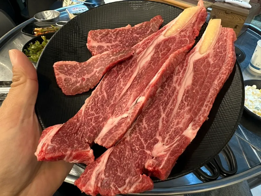 Plate of 1++ ribeye, 300g