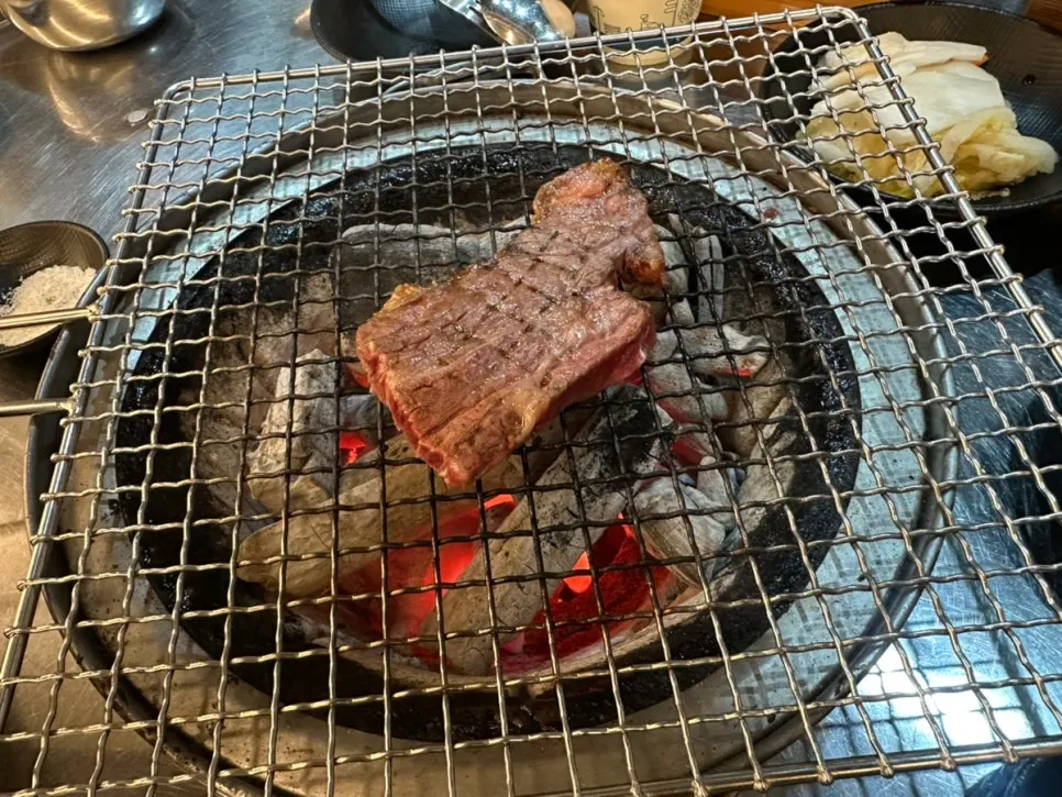 Hanwoo ribeye cut into bite-sized pieces