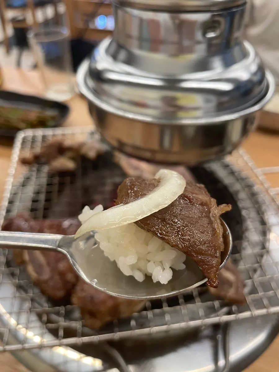 공기밥 위에 올린 LA갈비