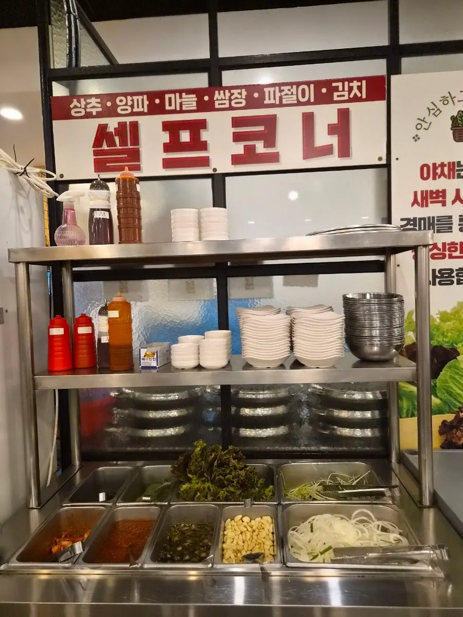 Self-serve corner with vegetables and side dishes neatly arranged